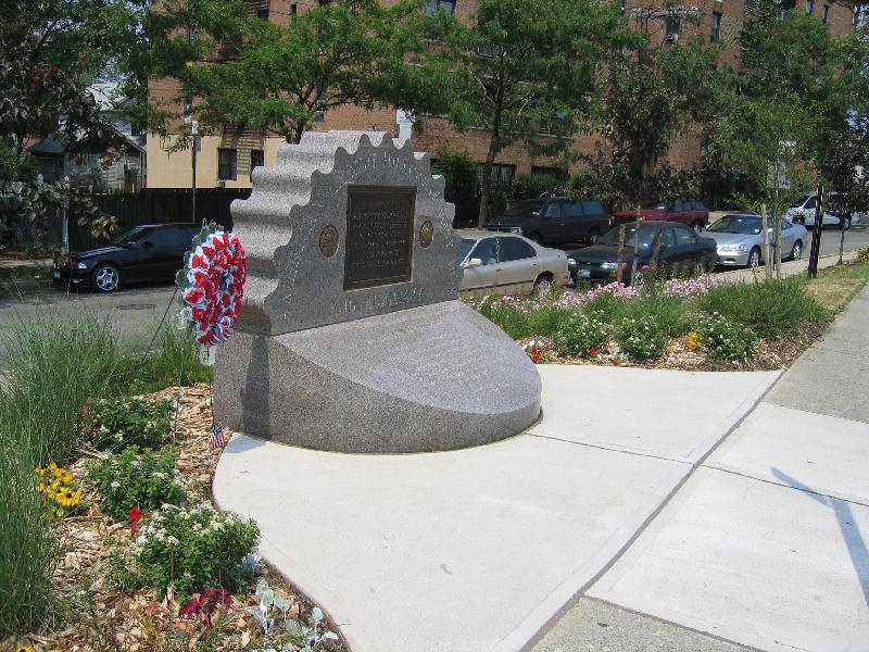 Zoom on the image : Hillcrest Veterans Square
